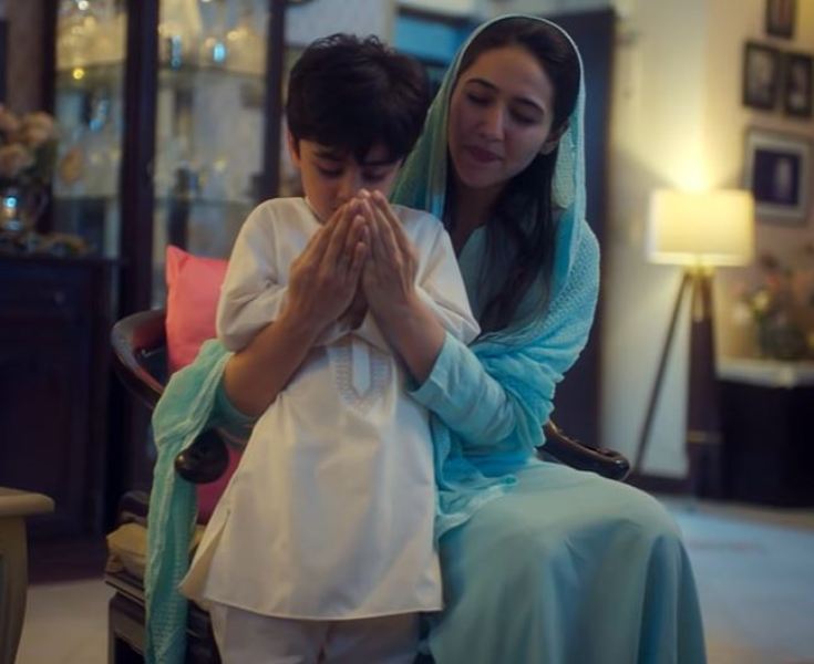 Sahiba Bali with a child artist in Surf Excel Ad