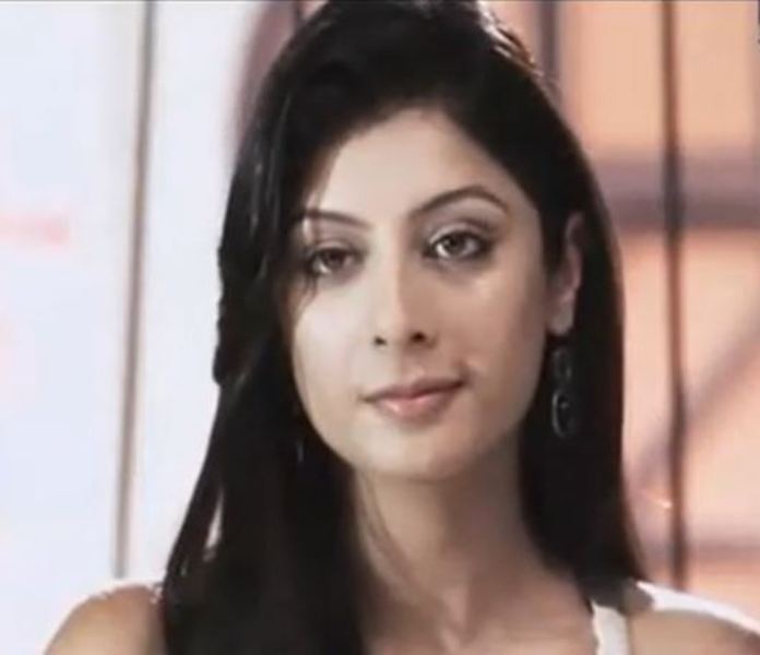 Sukhmani Sadana as Uttara Bakshi in 'Khote Sikkay' (2011)
