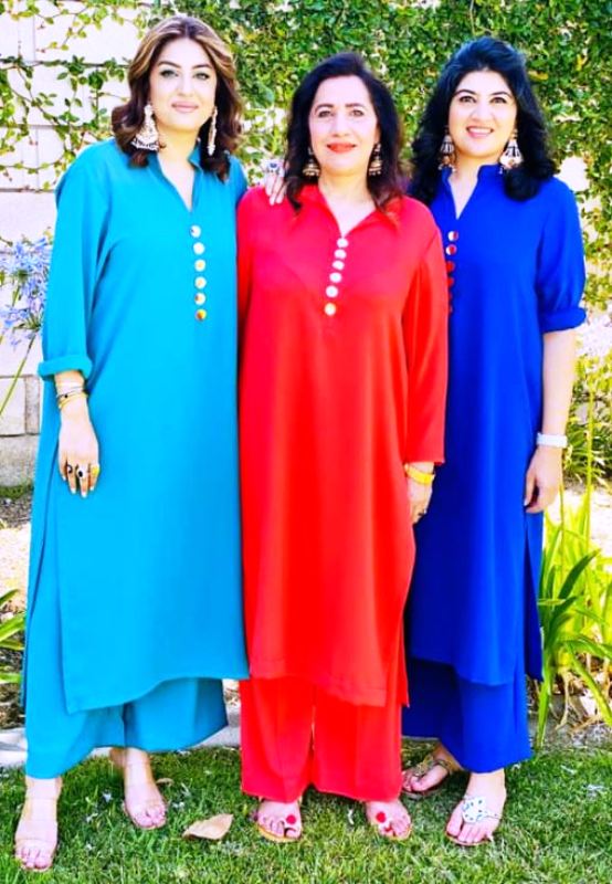 Uzma Kardar with her daughters, Amna Kardar (extreme left) and Fatima Kardar (extreme right)