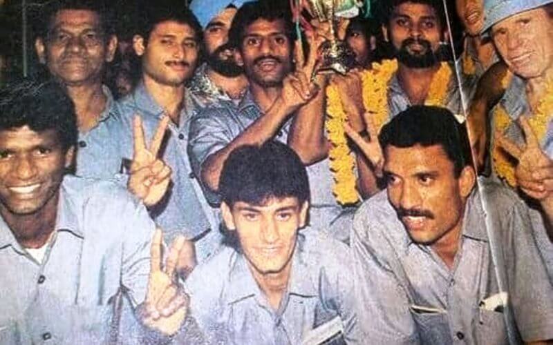VP Sathyan along with Indian players after winning the SAFF 1993
