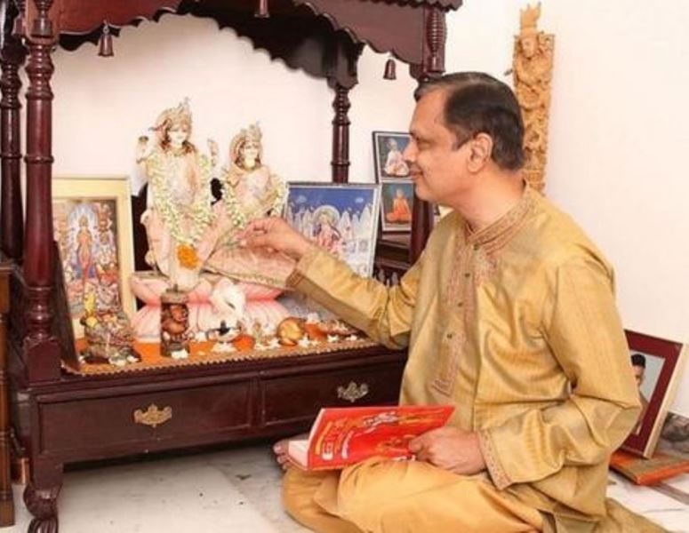 Venugopal Dhoot worshipping in a temple at his home