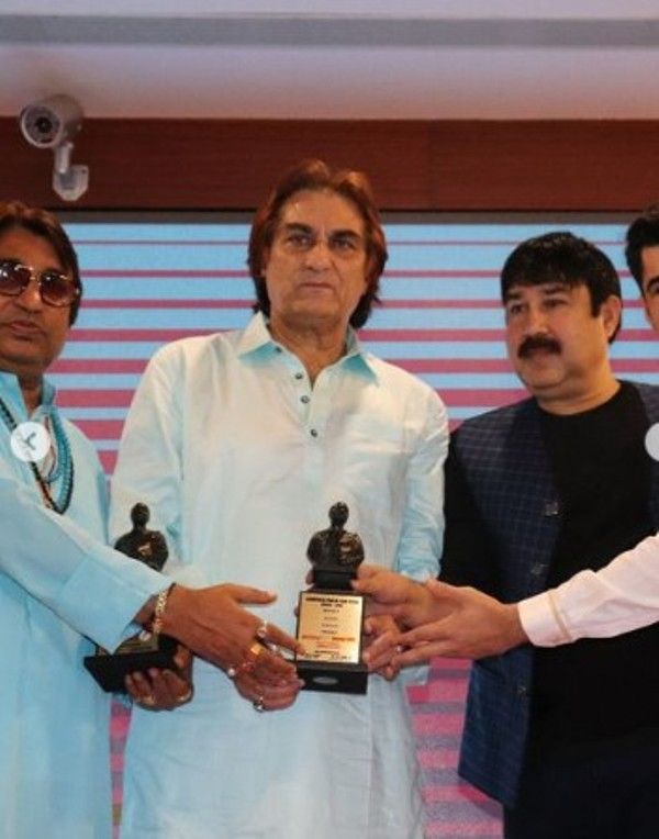 Ali Khan receiving DadaSaheb Phalke Film Yatra Awards
