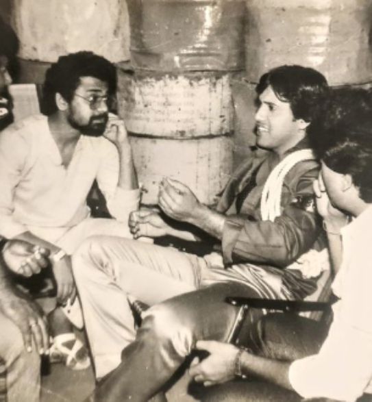 Anees Bazmee (left), while having a conversation with the Indian actor Govinda, during the shoot of the Bollywood film Swarg (1990)