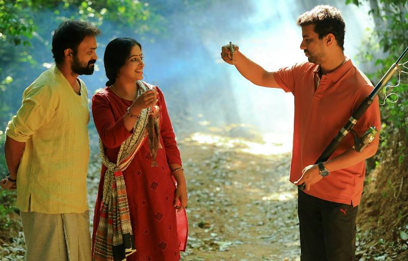 Anu Sithara with Kunchacko Boban (Left) and Ramesh Pisharody (Right) from the set of Ramante Edanthottam