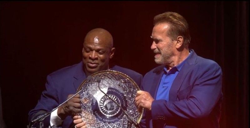 Arnold Schwarzenegger awarding Lifetime Achievement award to Ronnie Coleman