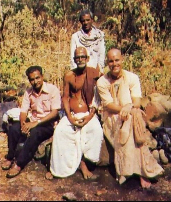 Indradyumna Swami (extreme right) during Ahobilam tour