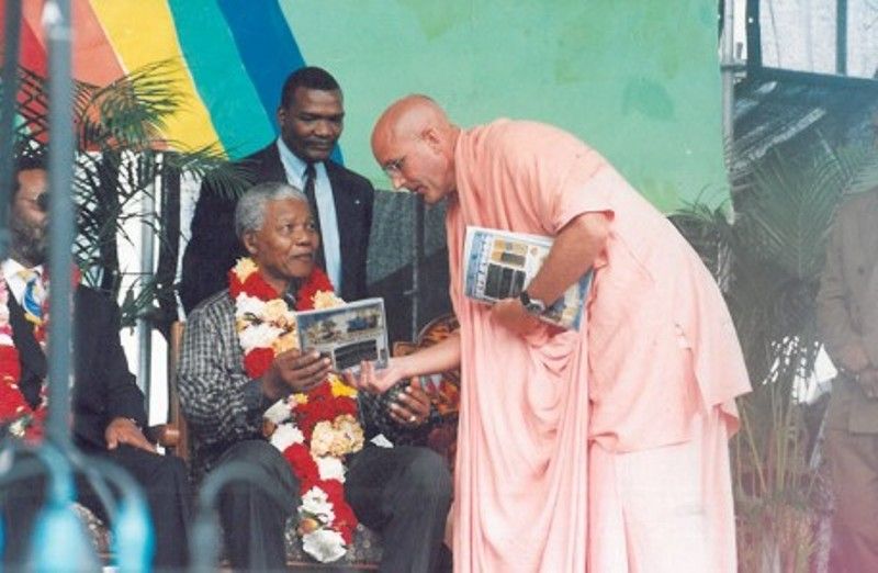 Indradyumna Swami giving a book to Nelson Mandela