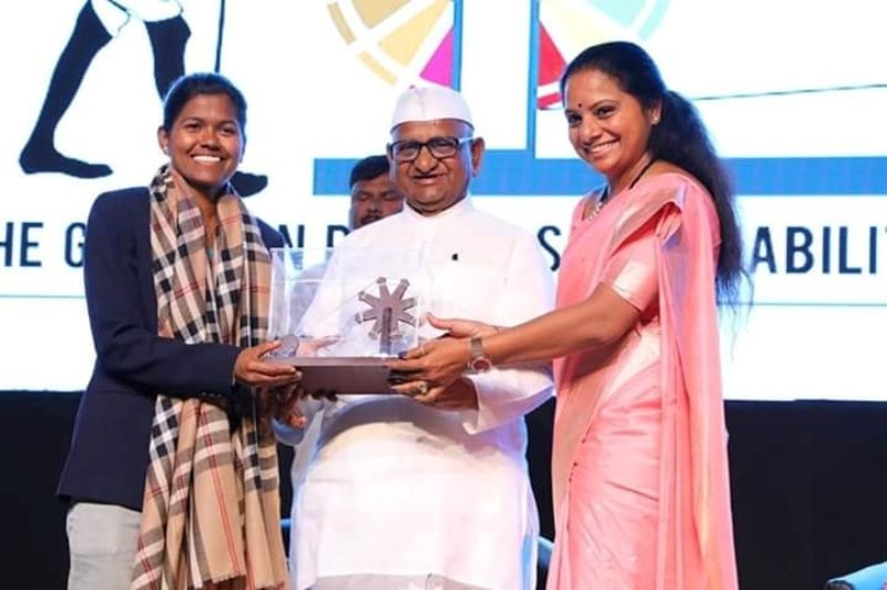 Jagruthi Youth Achievement Award conferred to Poorna Malavath by Anna Hajare