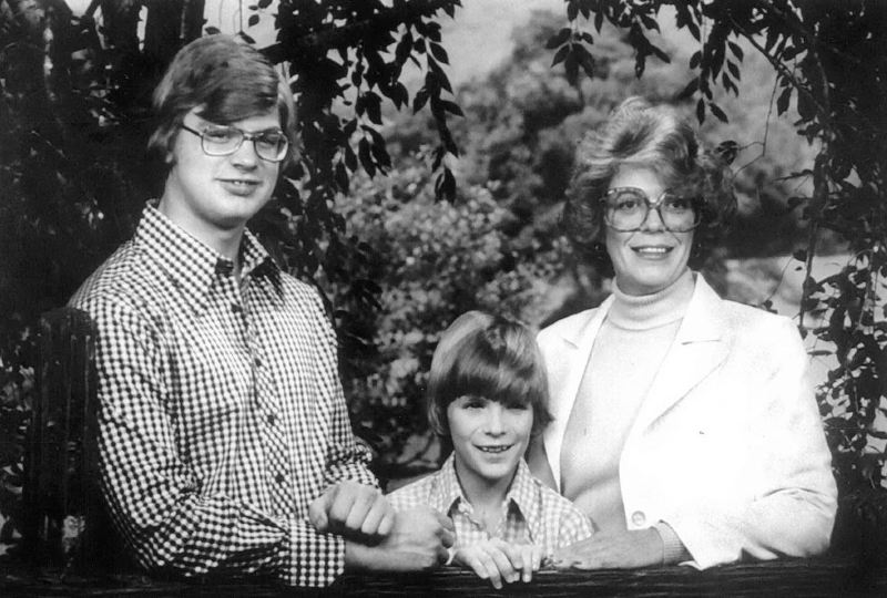 Jeffrey Dahmer posing with his mother, Joyce Dahmer, and younger brother, David Dahmer