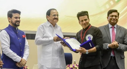 Manoj Bajpayee receiving the National Award 2021