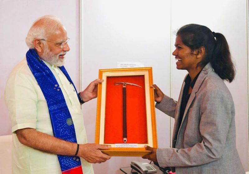 Poorna Malavath felicitated by Narendra Modi