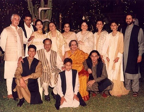 Pran and his family members
