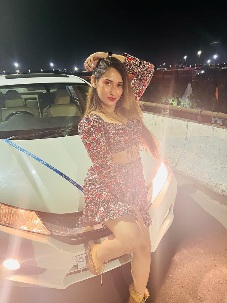 Priyanka posing in front of her car