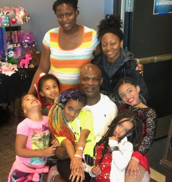 Ronnie Coleman with his children