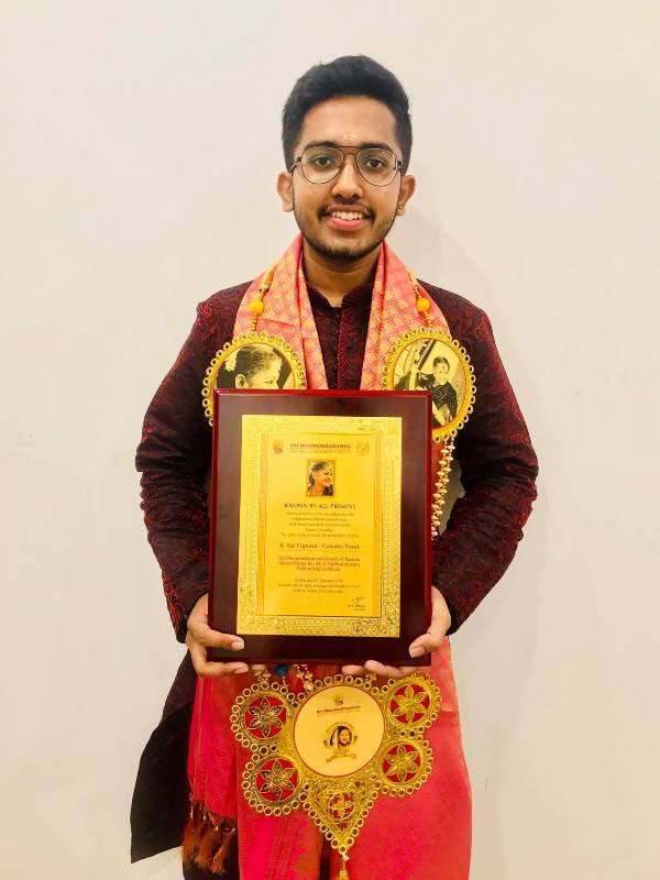 Sai Vignesh posing with his Sri Shanmukhananda Bharat Ratna Dr M. S. Subbulakshmi Fellowship Award in Carnatic Music