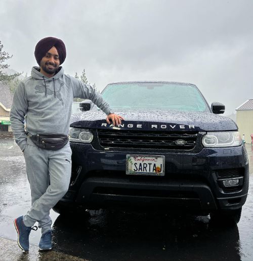 Satinder Sartaaj posing with his Range Rover