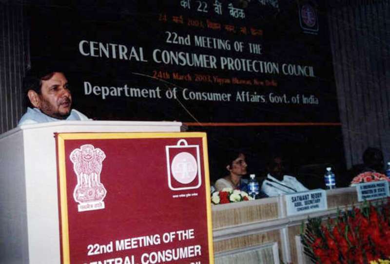 Sharad Yadav giving a speech as the Minister of Consumer Affairs, Food, and Public Distribution