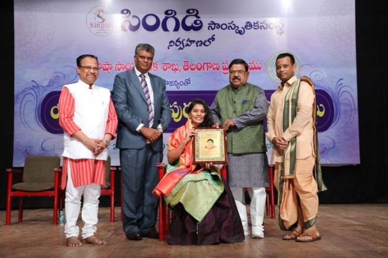 Sharanya Pradeep receiving an award
