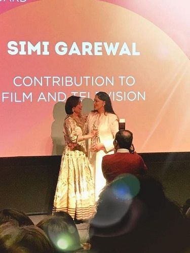 Simi Garewal receiving UKAFF award