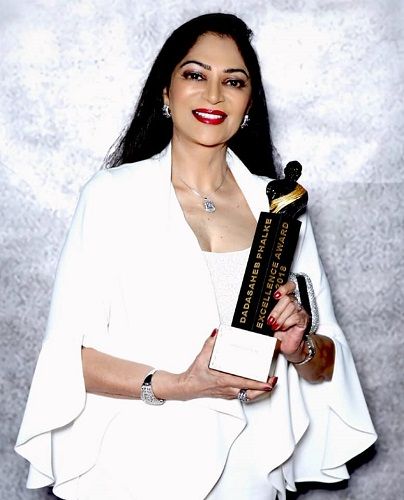 Simi Garewal with her Dadasahaeb Phalke Excellence Award