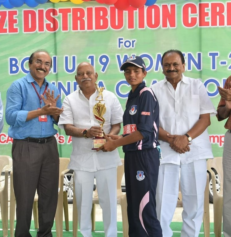Sonam Yadav receiving a trophy