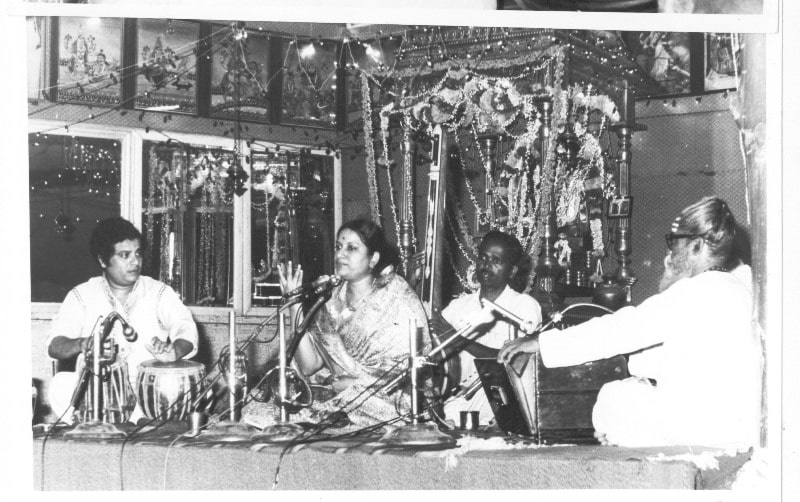 A photo of Vani Jairam taken during a Bhajan concert