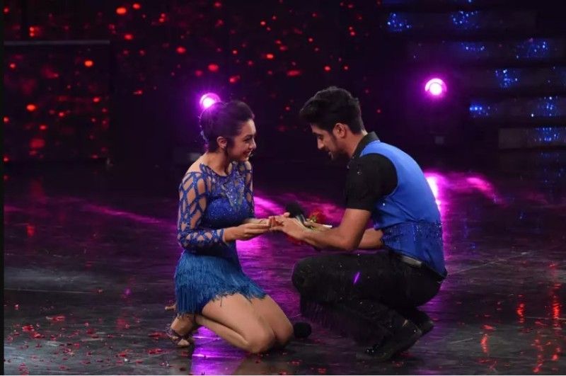 Abigail Pande and Sanam Johar exchanging rings after their performance in the Hindi reality show Nach Baliye Season 8-compressed