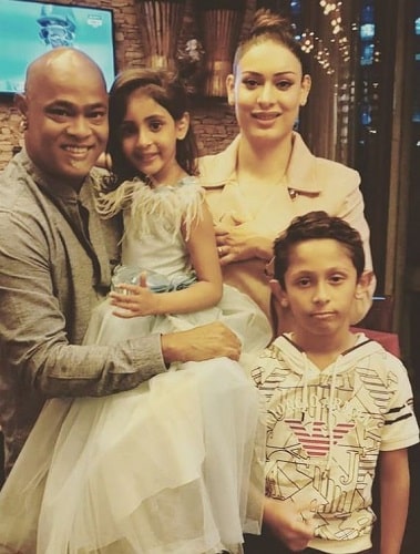 Vinod Kambli with his wife and children