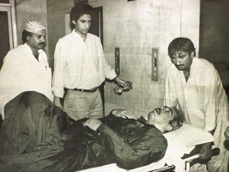 Bilawal's maternal uncle Mir Murtaza Bhutto (lying on the stretcher) after he was killed in an encounter with police at his residence in Clifton, Karachi