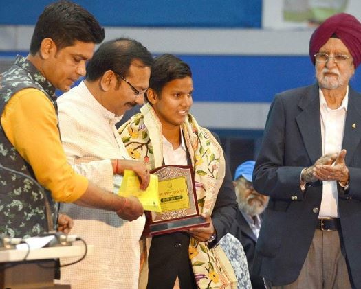 Deepti Sharma receiving an award by the Department of Youth Services and Sports, Government of West Bengal