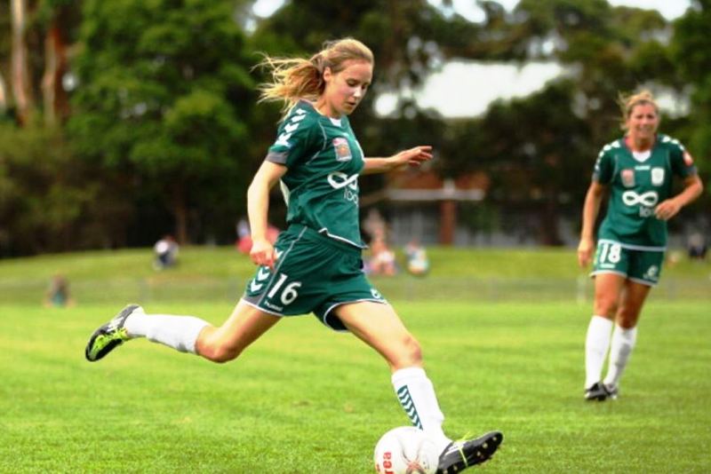 Ellyse Perry in action for Canberra United at Adamstown Oval in 2011