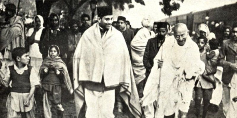 G. D. Birla (left) and Mahatma Gandhi at Nizamuddin Station, New Delhi