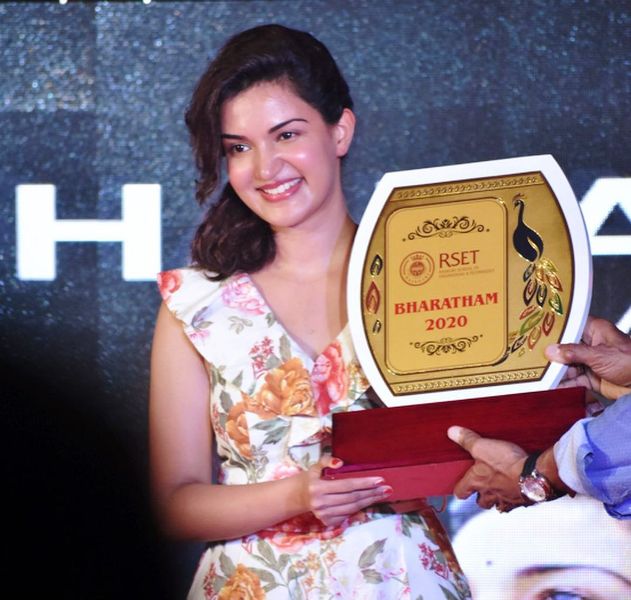 Honey Rose posing for a photograph with her Bharatham Award