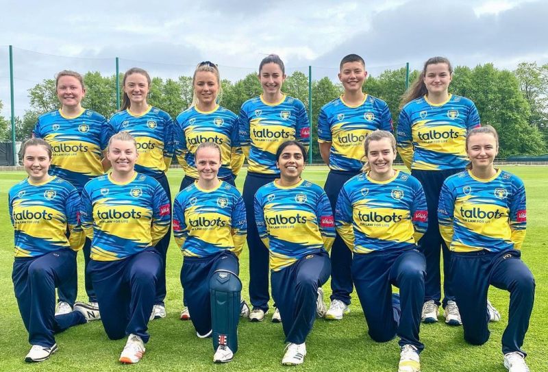Isabelle Wong (standing, second from right) with Warwickshire teammates