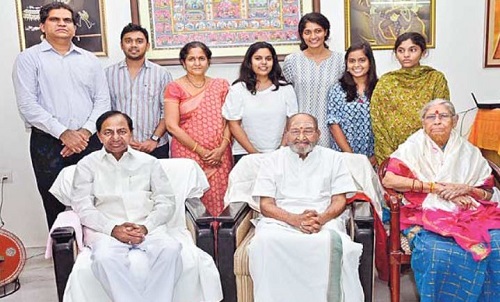 K. Vishnwanath with his family members and K. Chandrasekhar Rao