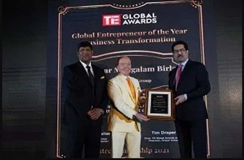 Kumar Mangalam recieving The Indus Entrepreneurs (TiE) Global Entrepreneur of the Year Award- Business Transformation