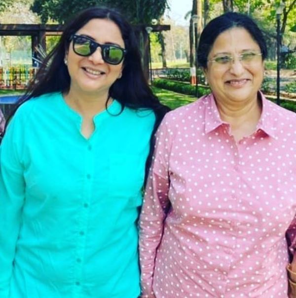 Nivedita Joshi Saraf with her elder sister