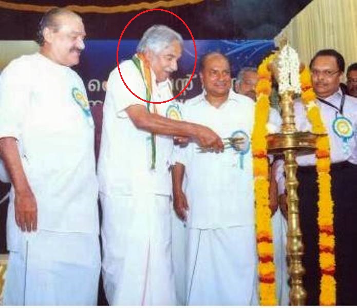 Oommen Chandy, along with other ministers, at the inauguration of the 'Karunya Benevolent Fund' scheme (2012)