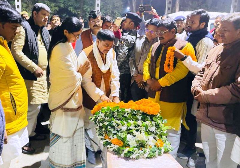 President of Apna Dal (Sonelal) Anupriya Patel after presenting a wreath to MLA Rahul Prakash Kol's corpse and paying condolences to his father Pakauri Lal Kol at Lal Bahadur Shastri International Airport, Varanasi on 2 February 2023