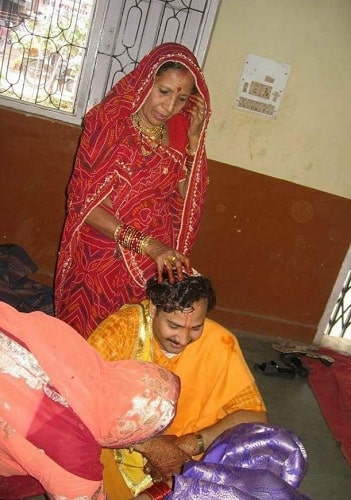 Pandit Pradeep Mishra and his mother