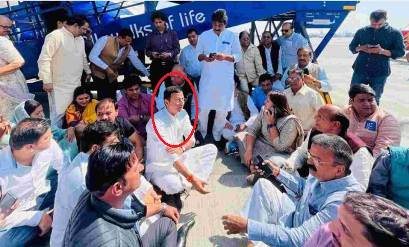 Pawan Khera and his supporters while protesting at the Delhi airport after Pawan was deplaned from his flight