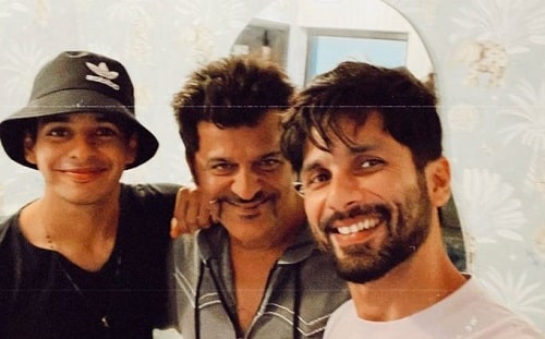Rajesh Khattar with Shahid Kapoor and Ishaan Khattar