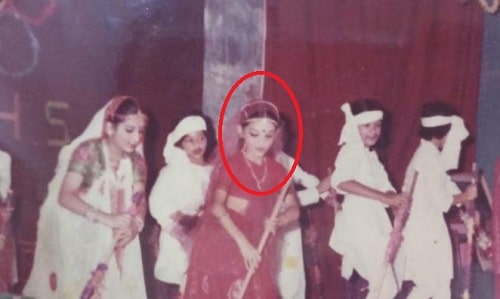Rajeshwari Sachdev performing in her school's function
