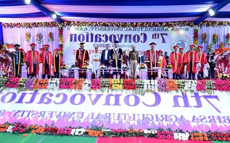 Ramesh Bais (in blue cape) at the seventh convocation organized by Birsa Agricultural University in Ranchi on 2 February 2023