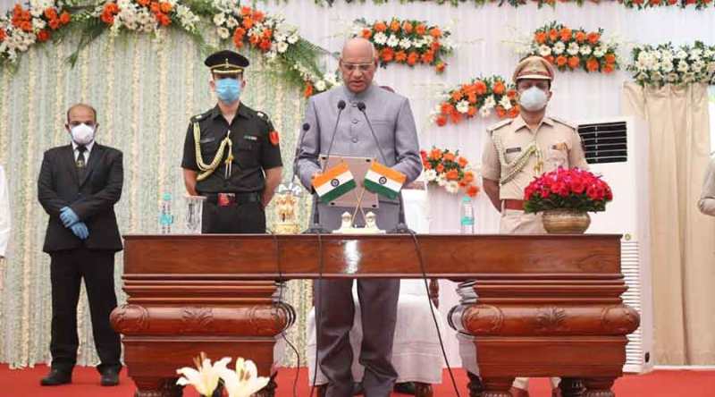 Ramesh Bais taking the oath as the 10th Governor of Jharkhand at the Swearing-in Ceremony held at Raj Bhavan on 14 July 2021