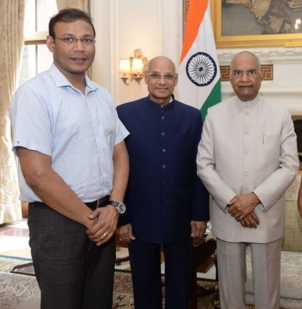 Ramesh Bais with his son, Ritesh Bais, and former President of India Ram Nath Kovind