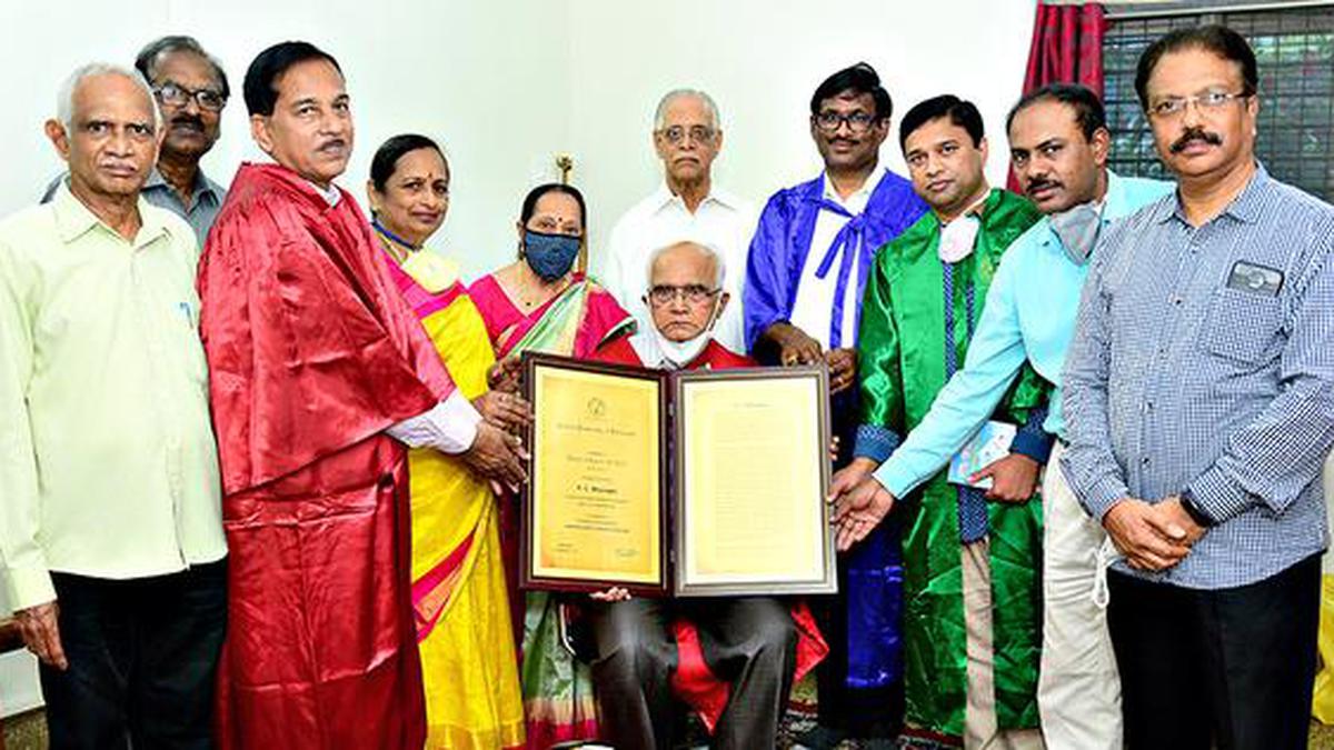 S. L. Bhyrappa conferred honorary doctorate from CUK