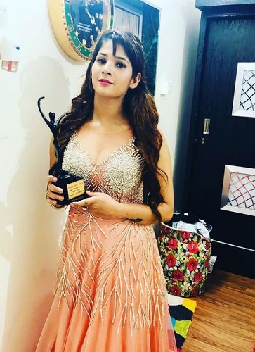 Sapna Gill with her award