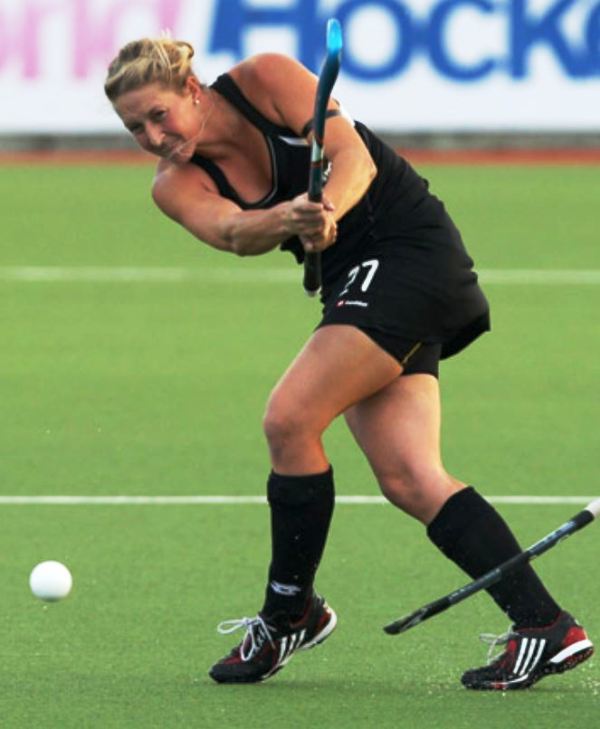Sophie Devine on the attack in the Black Sticks' match against Japan in Auckland