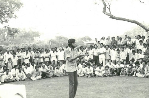 Sudhir Mishra performing in a nukkad natak
